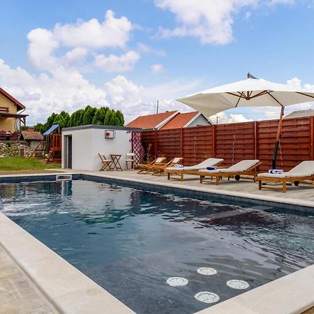 Nice Home In Velika With Outdoor Swimming Pool Exterior foto